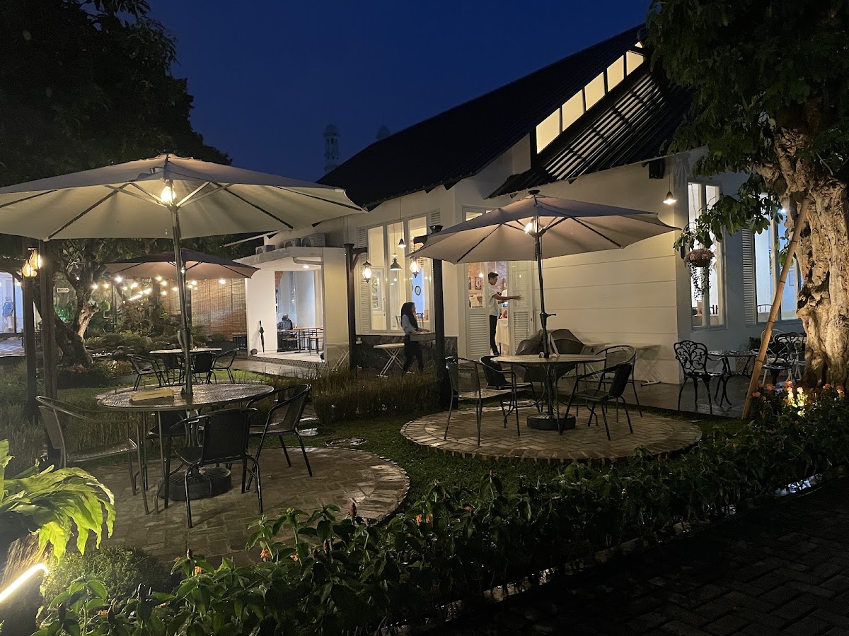 Suasana ruang makan